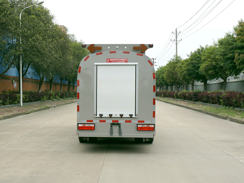 東風多利卡8噸消防灑水車