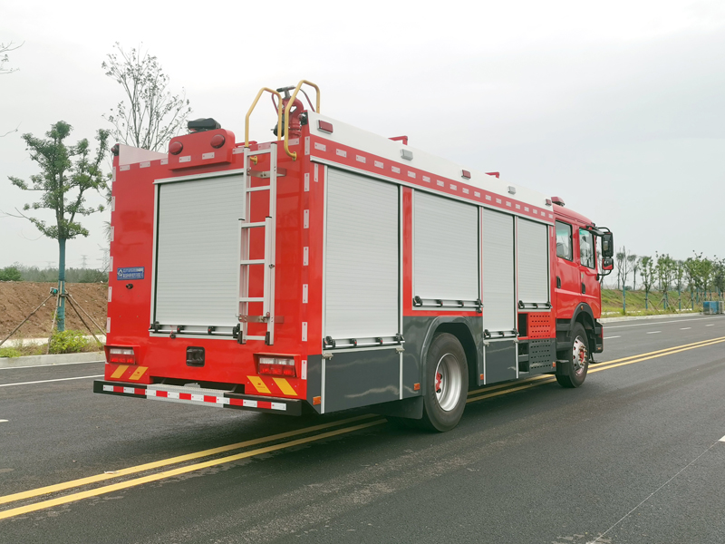 東風多利卡D9-8噸泡沫消防車